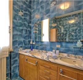 3 bedroom villa with pool and tennis court near Florence, sleeps 6